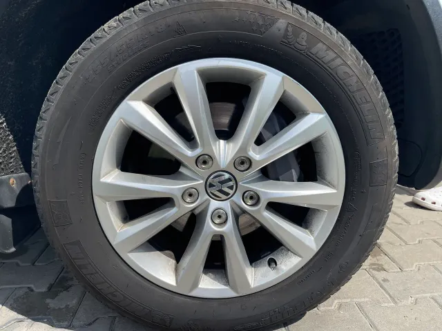 Volkswagen Touareg - фото 1