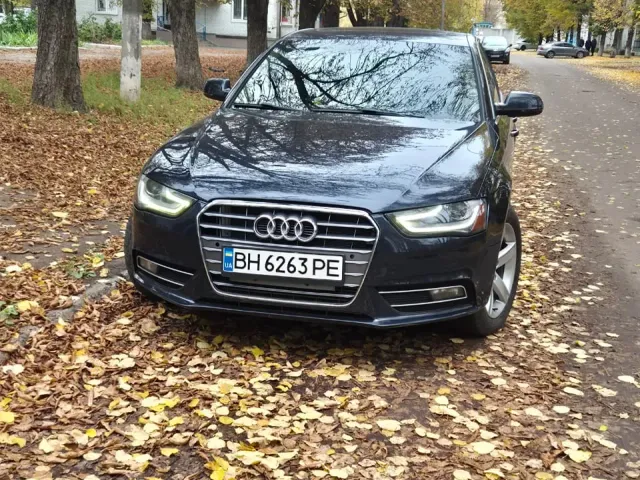 Audi A4 - фото 1