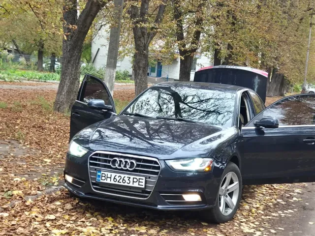 Audi A4 - фото 2