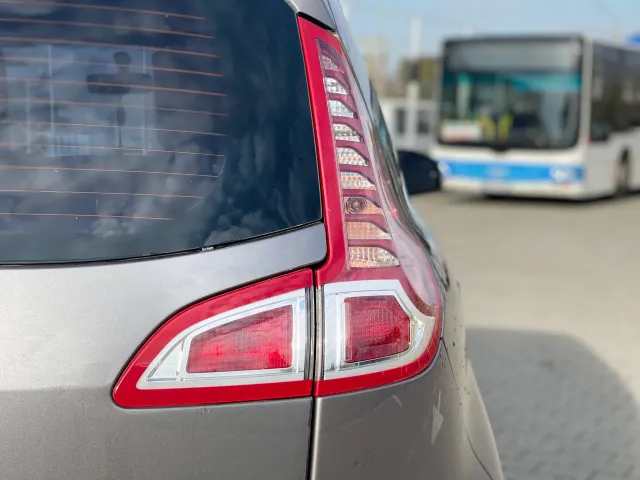 Renault Scenic - фото 5