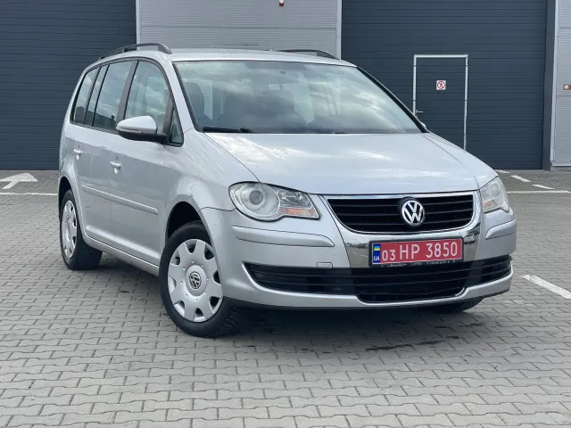 Volkswagen Touran - фото 1