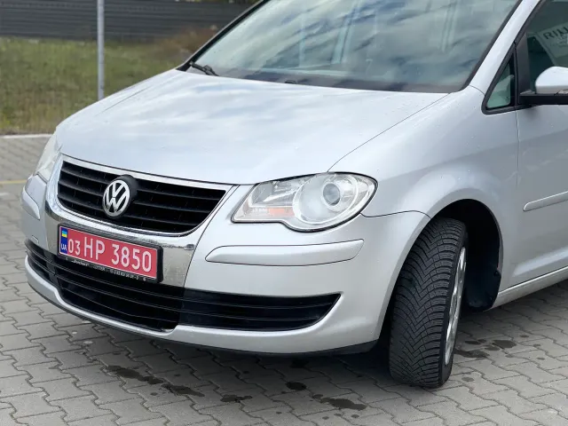 Volkswagen Touran - фото 4