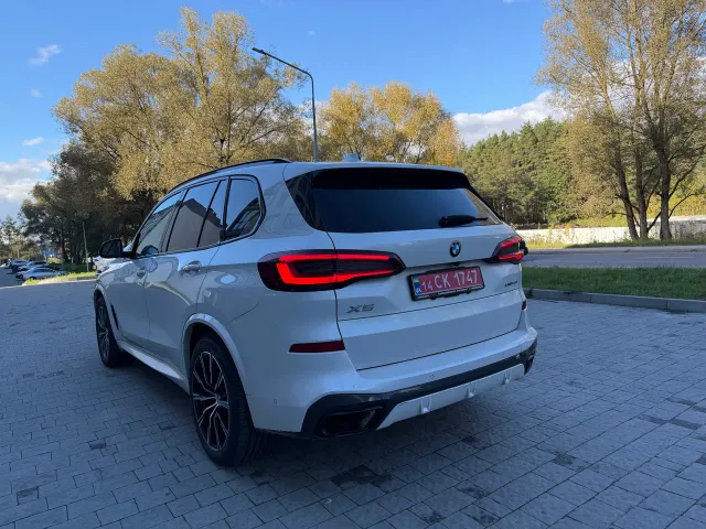 BMW X5 - фото 1