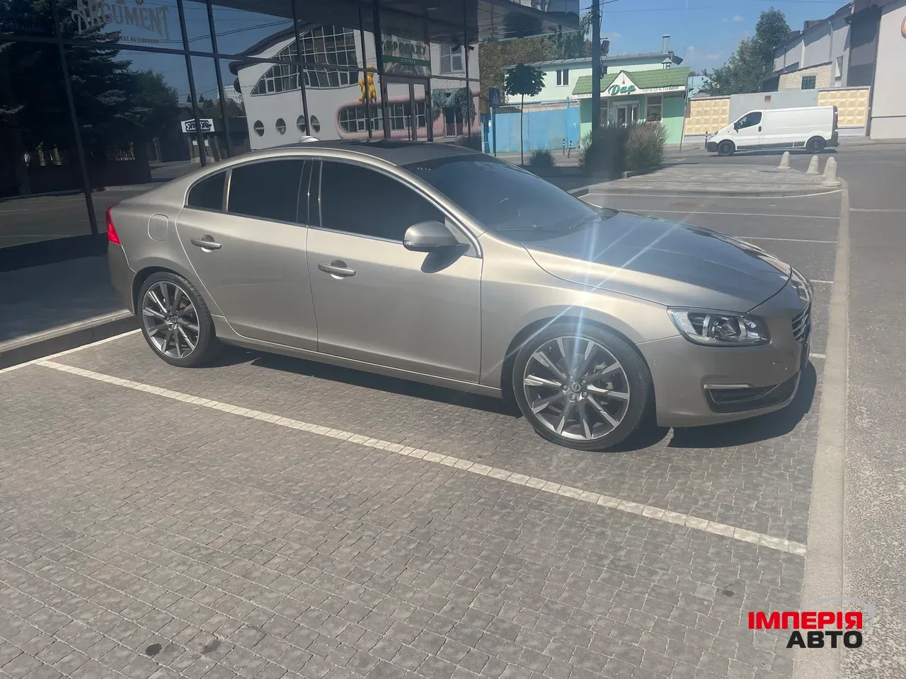 Volvo S60 - фото 1