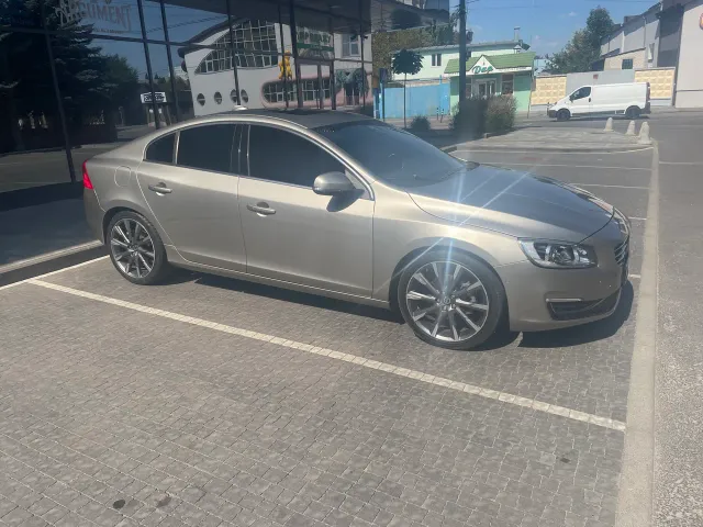 Volvo S60 - фото 1