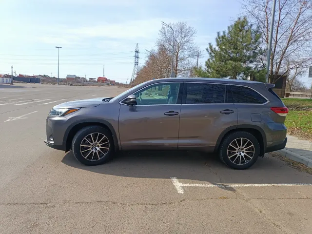 Toyota Highlander - фото 2