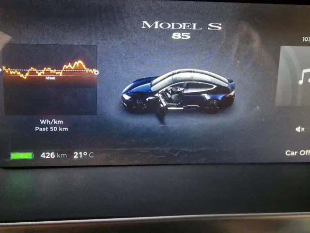 Tesla Model S - фото 1