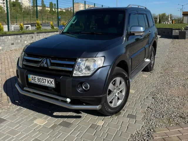 Mitsubishi Pajero - фото 1