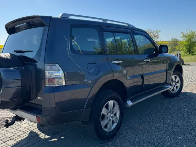 Mitsubishi Pajero - фото 2
