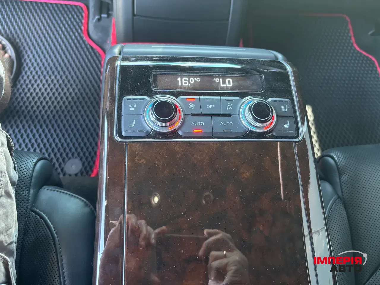 Audi A8 - фото 13