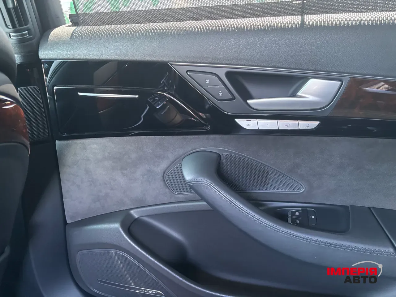 Audi A8 - фото 4