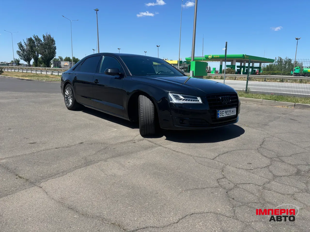 Audi A8 - фото 1
