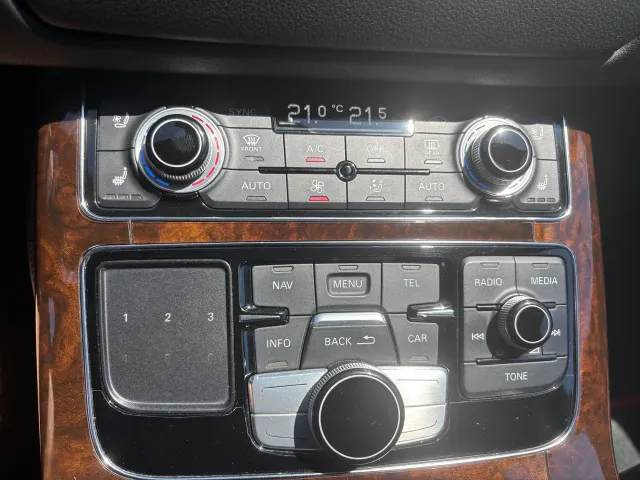 Audi A8 - фото 5