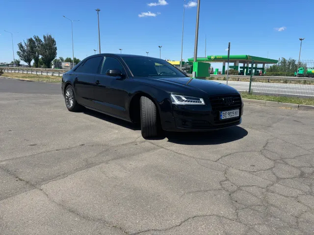 Audi A8 - фото 1
