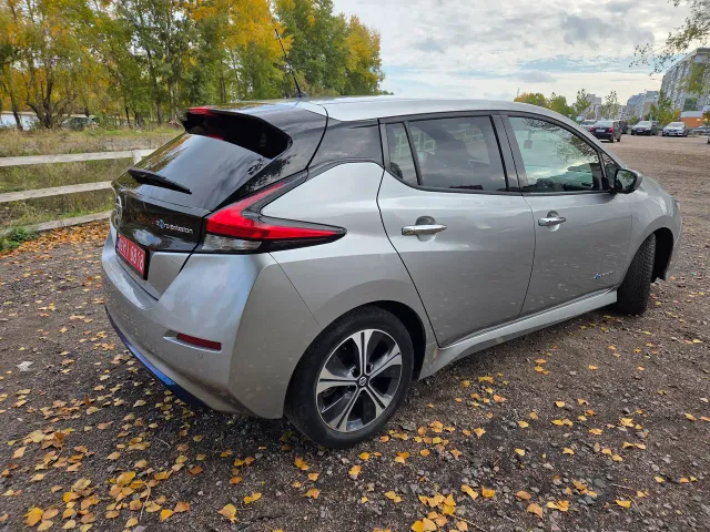 Nissan Leaf - фото 5