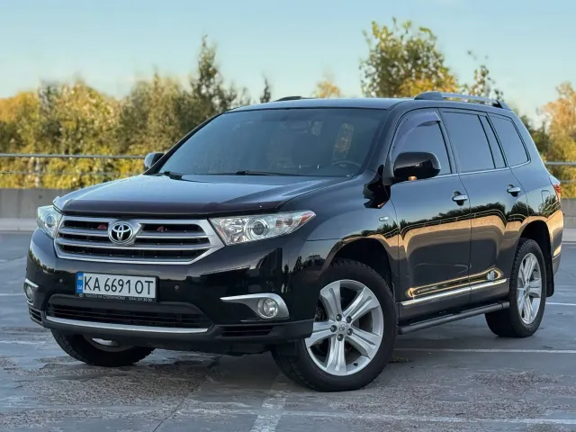 Toyota Highlander - фото 1