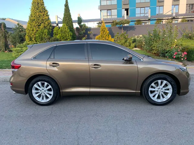 Toyota Venza - фото 2