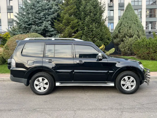 Mitsubishi Pajero - фото 3