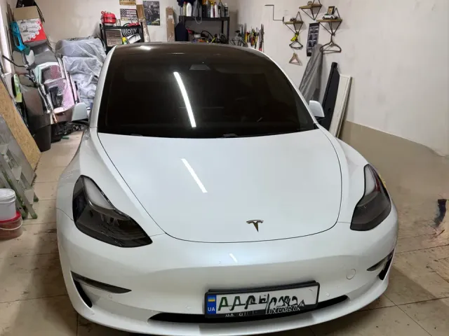 Tesla Model 3 - фото 1