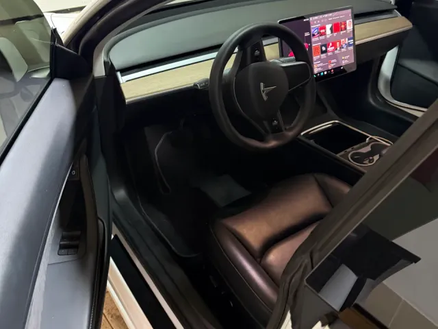 Tesla Model 3 - фото 4