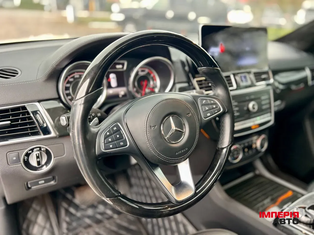 Mercedes-Benz GLS - фото 30