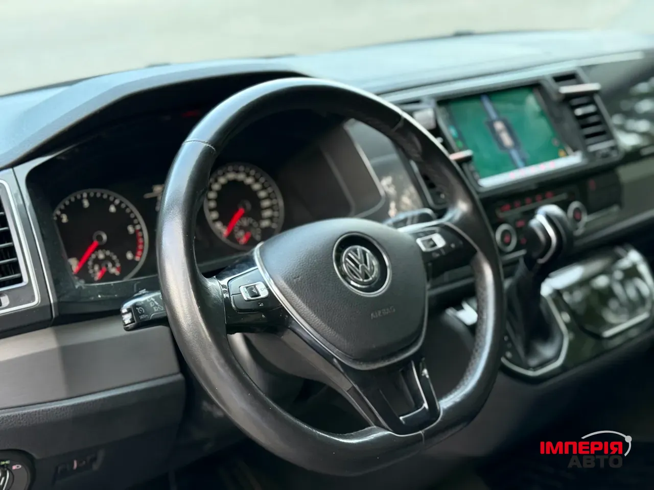Volkswagen Multivan - фото 12