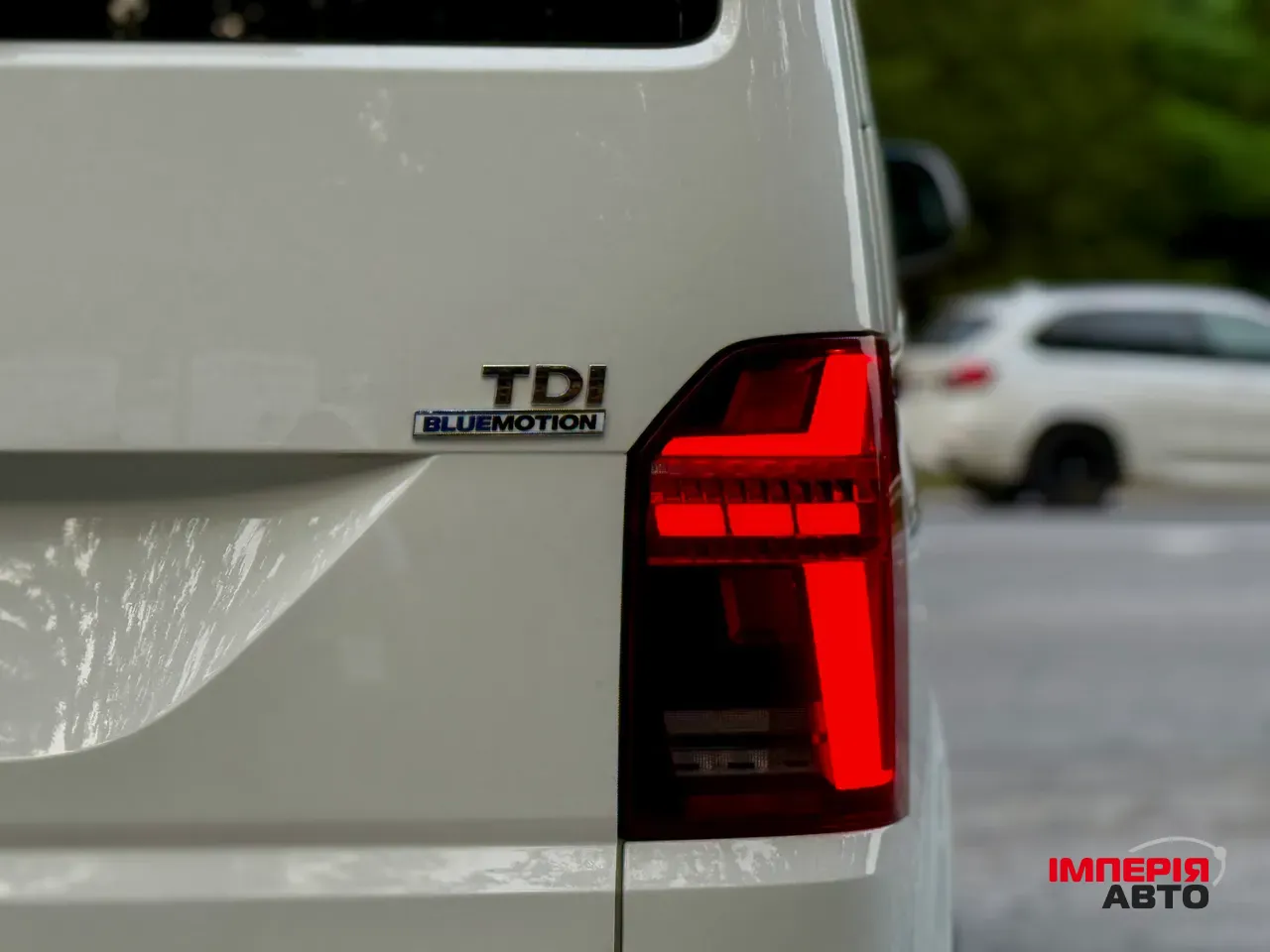 Volkswagen Multivan - фото 11