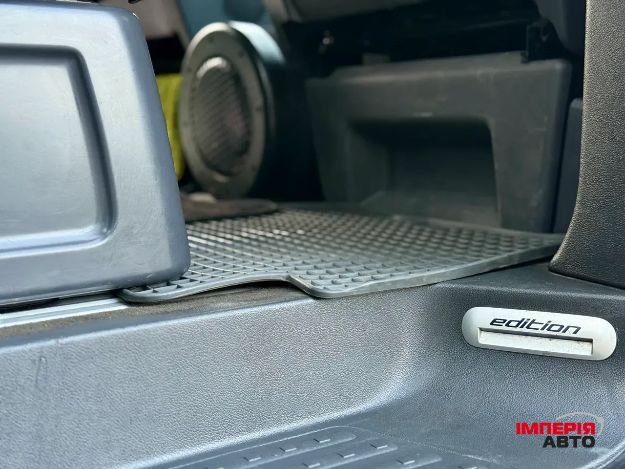 Volkswagen Multivan - фото 23