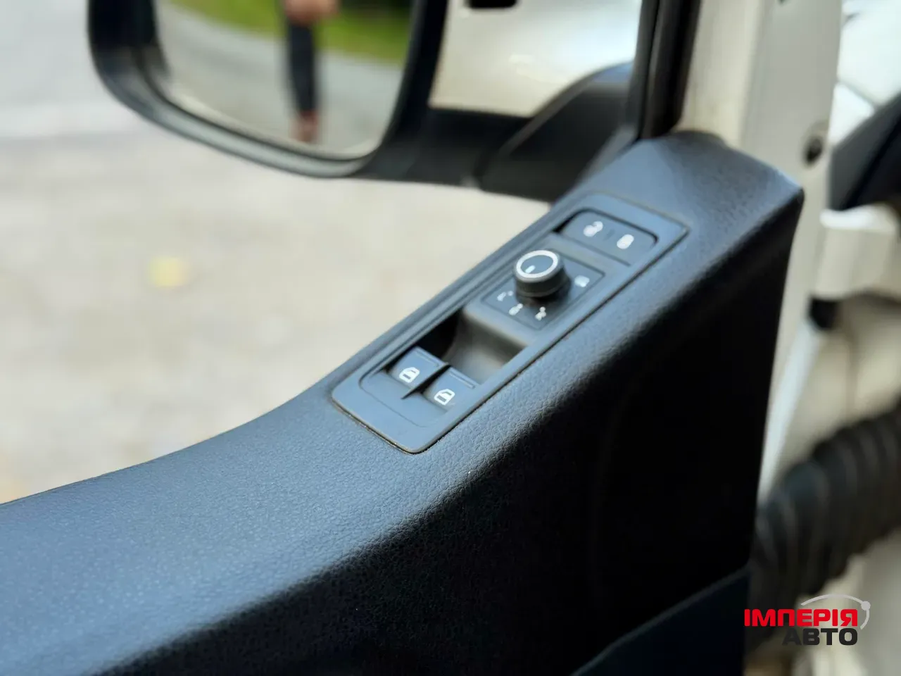 Volkswagen Multivan - фото 16