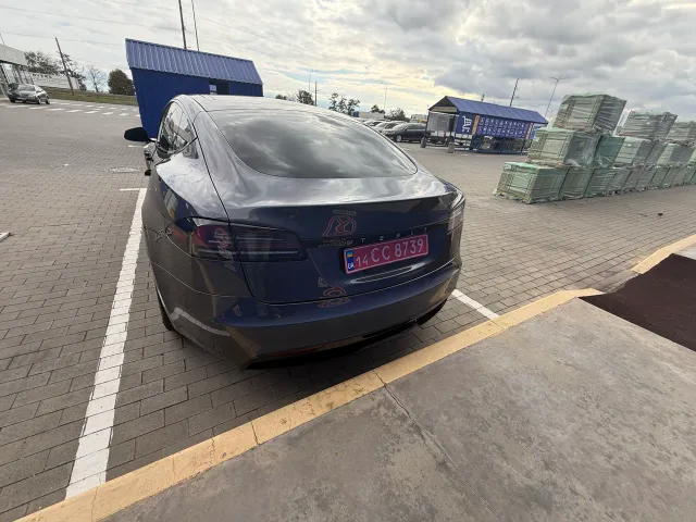 Tesla Model S - фото 4