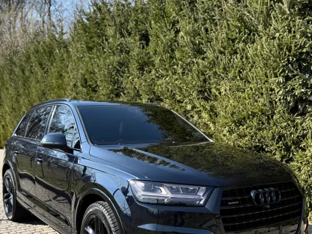 Audi Q7 - фото 1