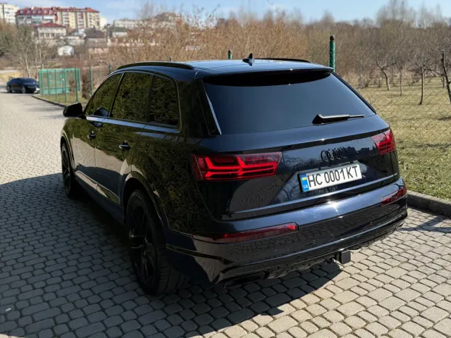 Audi Q7 - фото 5