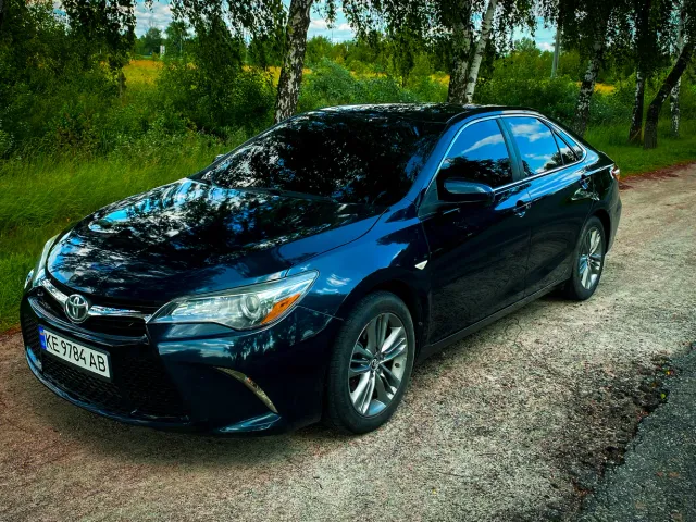 Toyota Camry - фото 1