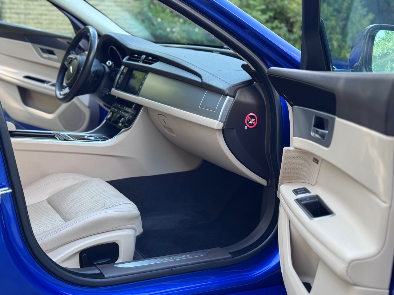 Jaguar XF - фото 23