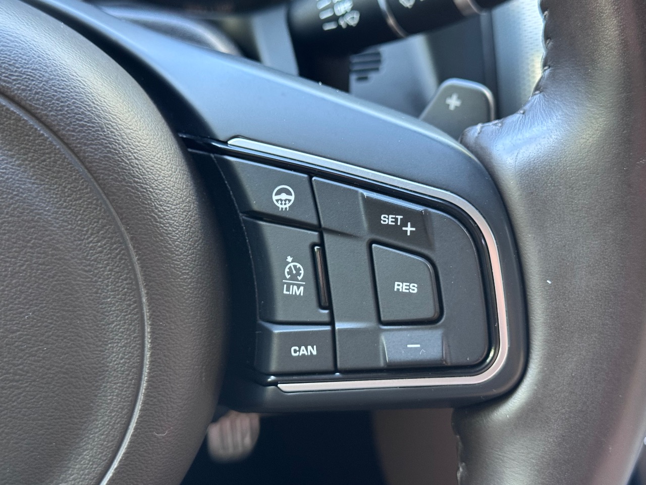 Jaguar XF - фото 12