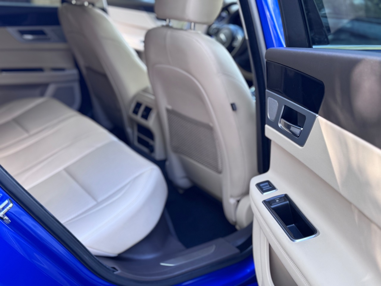 Jaguar XF - фото 9