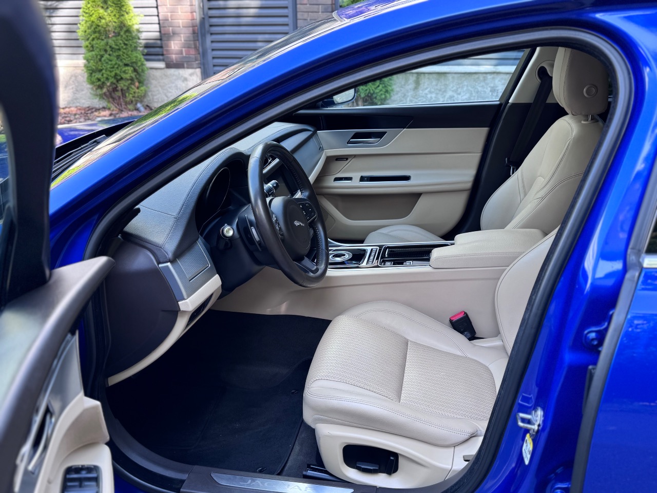 Jaguar XF - фото 28