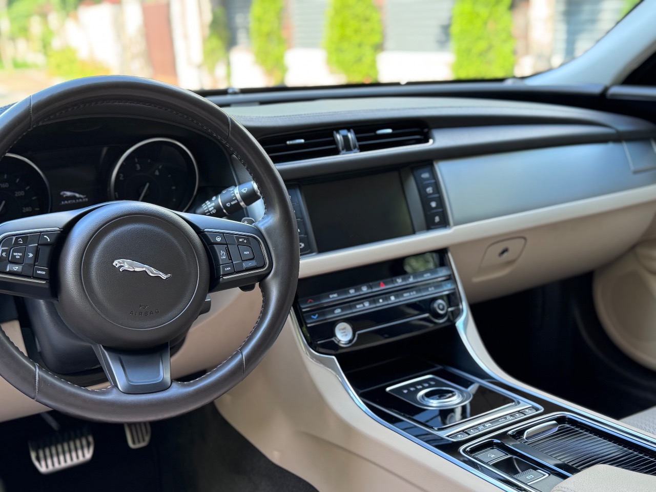 Jaguar XF - фото 5