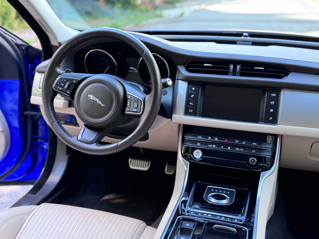 Jaguar XF - фото 19