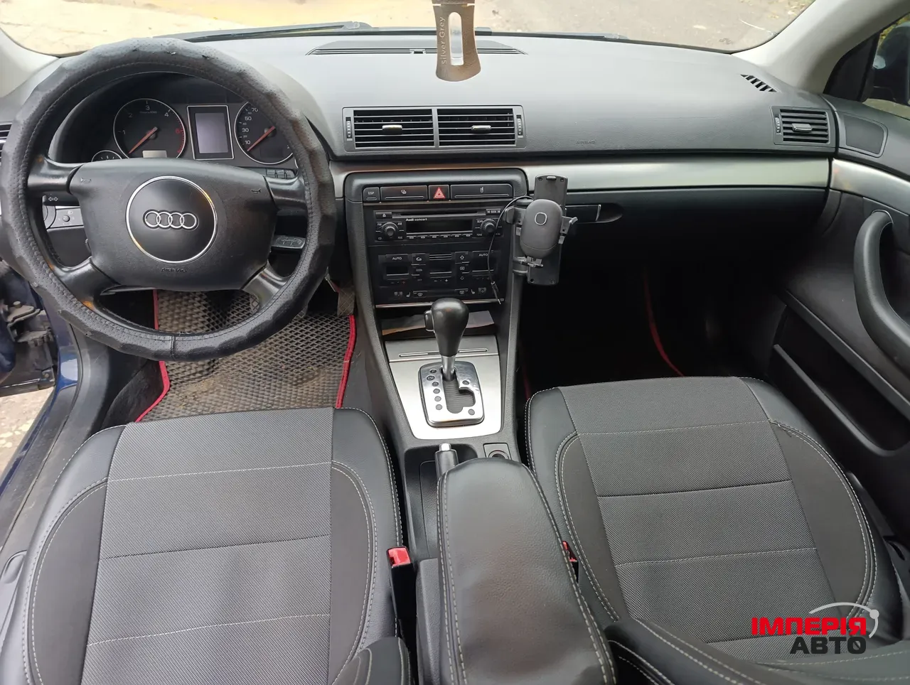 Audi A4 - фото 8