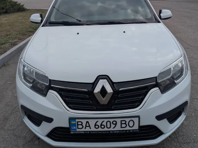 Renault Logan - фото 1