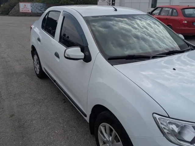 Renault Logan - фото 3