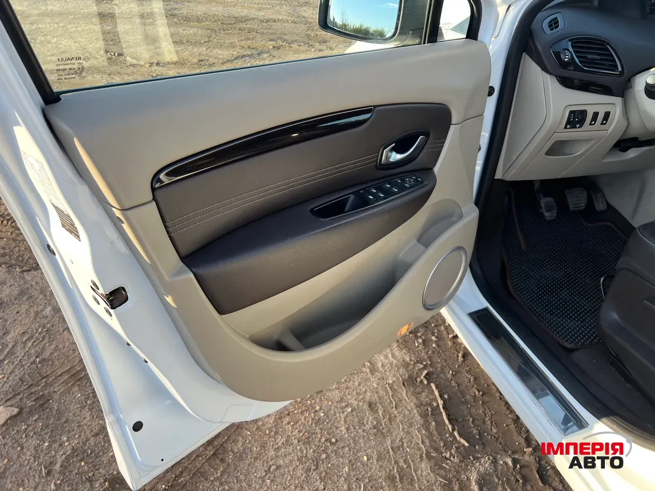 Renault Scenic - фото 16