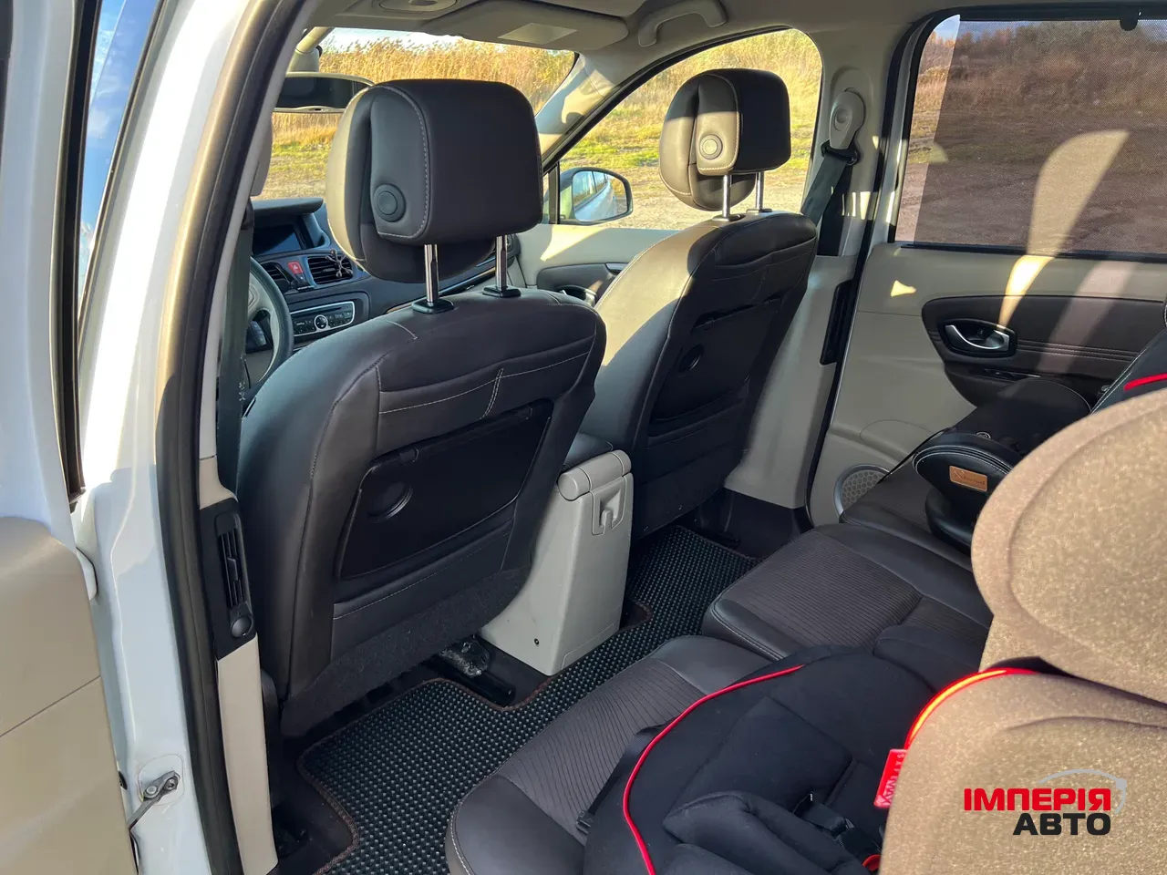 Renault Scenic - фото 11