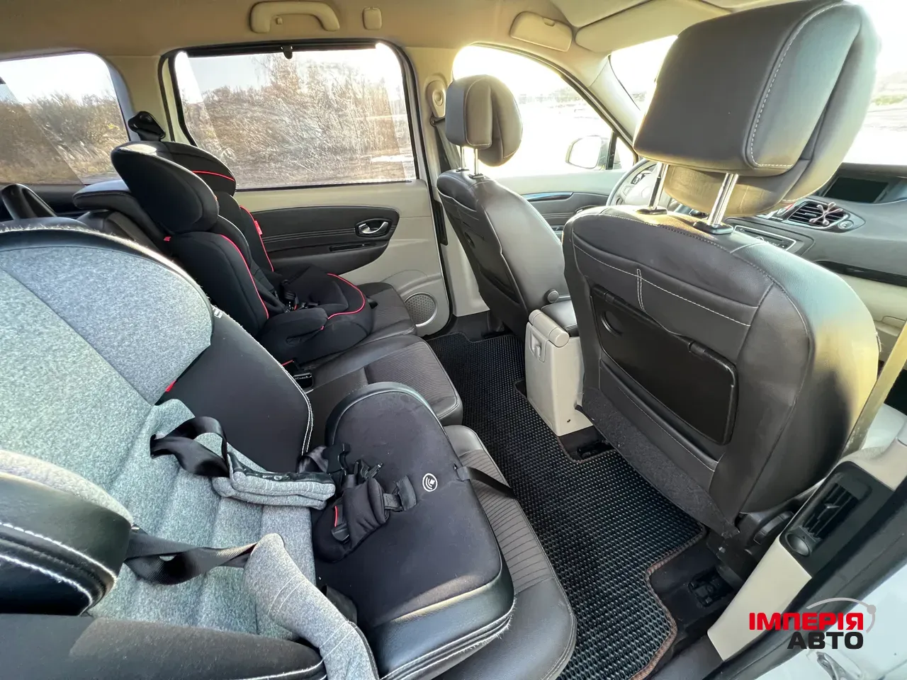 Renault Scenic - фото 12