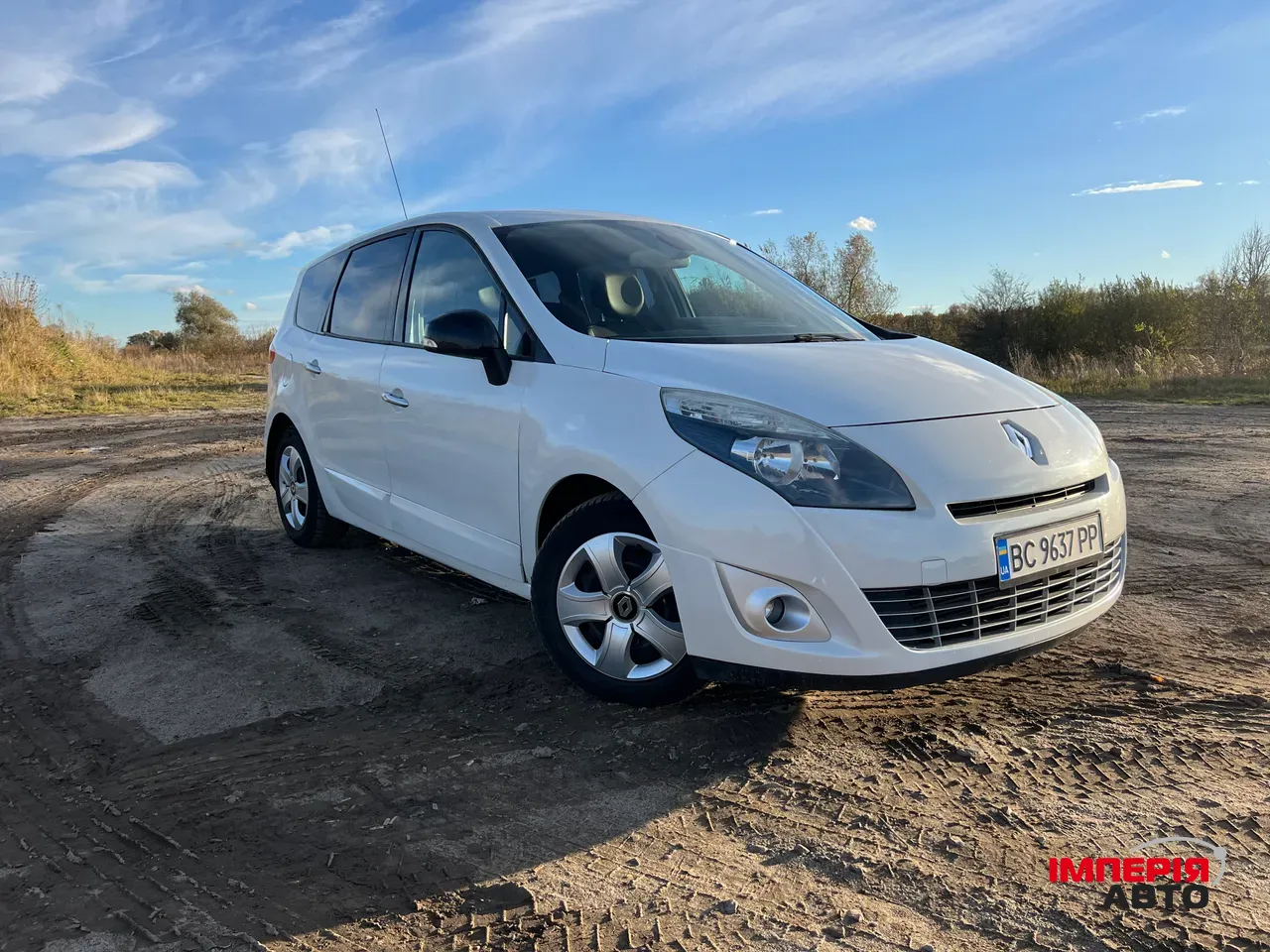 Renault Scenic - фото 8