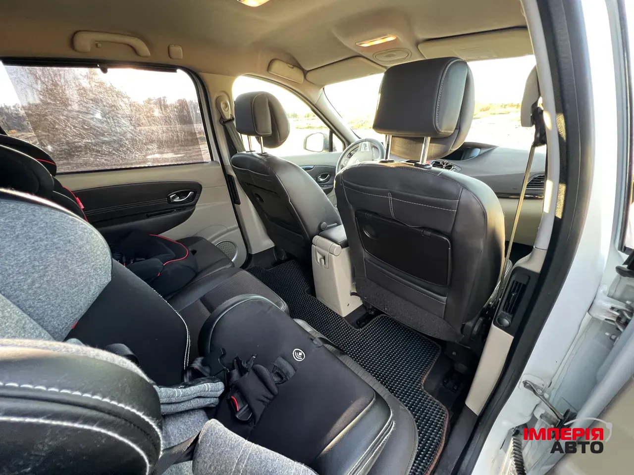 Renault Scenic - фото 10