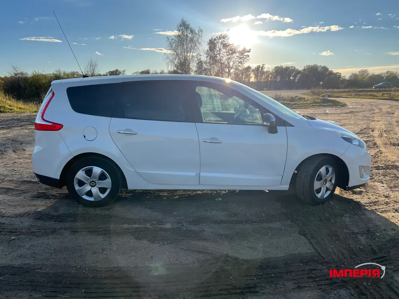 Renault Scenic - фото 5