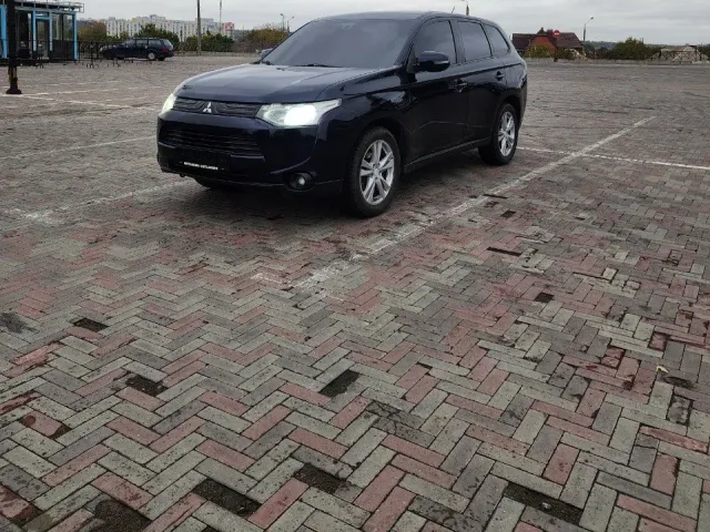 Mitsubishi Outlander - фото 3