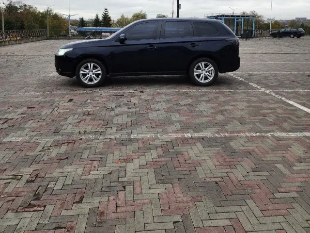 Mitsubishi Outlander - фото 4